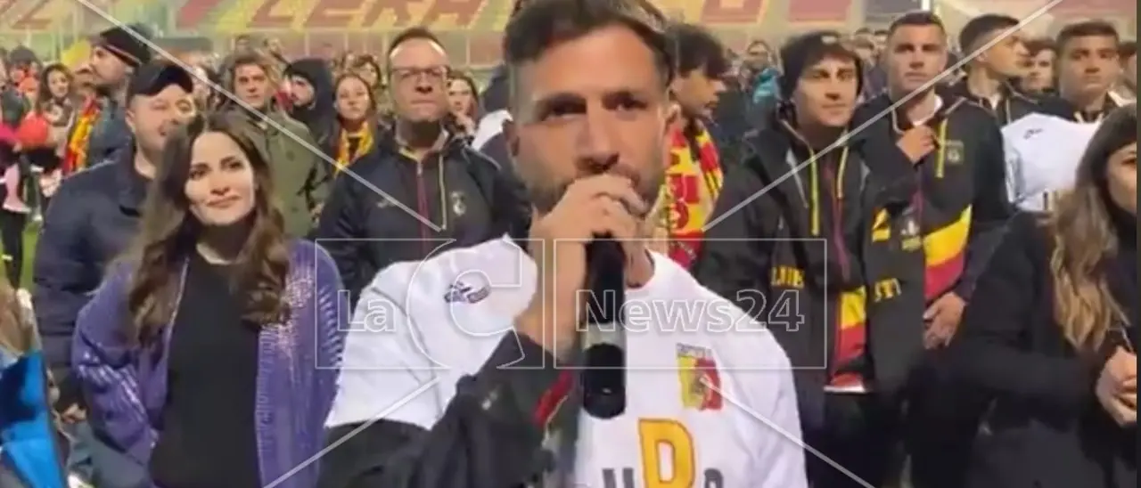 Il bomber Iemmello fa partire il coro offensivo contro il Cosenza: «Venga squalificato»