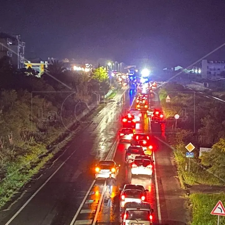 Tragico incidente sulla statale 106 nel Reggino: un morto nell’impatto tra un’auto e un camion