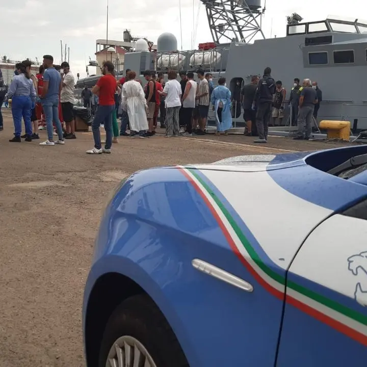 Sbarca a Crotone dopo essere stato espulso dall’Italia un anno fa: in manette cittadino egiziano