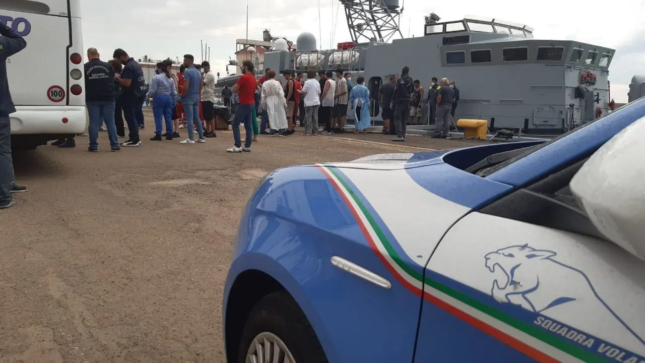 Sbarca a Crotone dopo essere stato espulso dall’Italia un anno fa: in manette cittadino egiziano