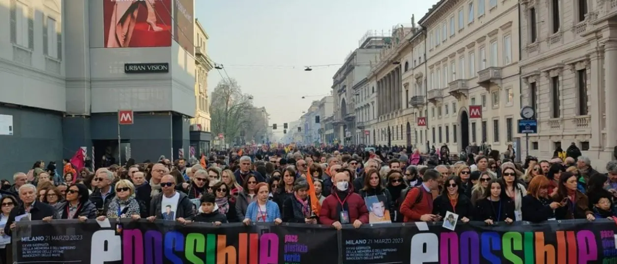 In migliaia a Milano per la Giornata in ricordo delle vittime di mafia, don Ciotti: «Letti anche i nomi dei morti a Cutro»