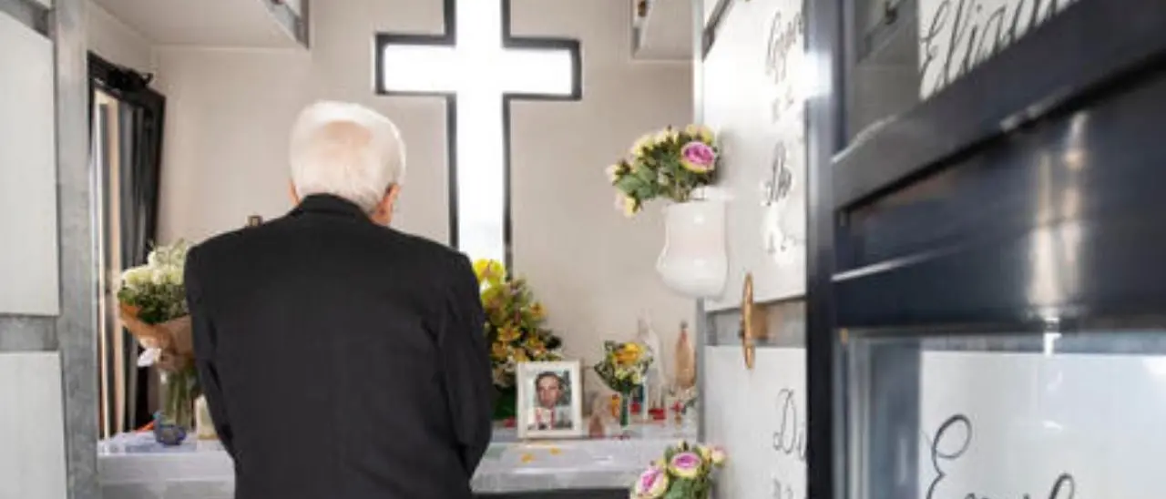 Giornata del ricordo, Mattarella va a Casal di Principe e ricorda il sacrificio di don Diana: «Battere la mafia è possibile»