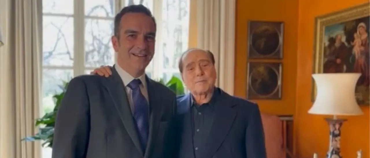 Ponte sullo Stretto, la battuta di Berlusconi: «Permetterà alla Calabria di conquistare la Sicilia»
