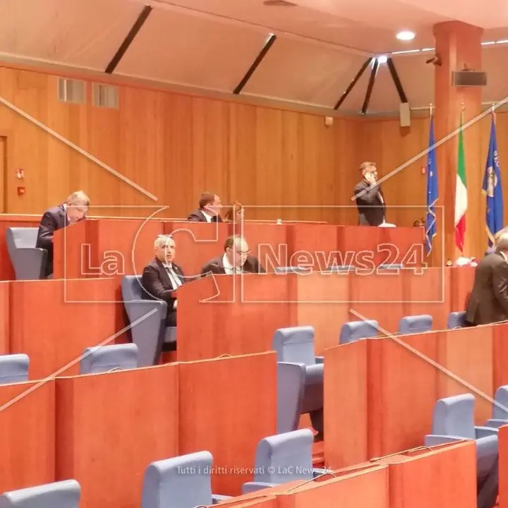 La maggioranza di centrodestra pianta paletti per evitare autogol: «Mai più iniziative solitarie»