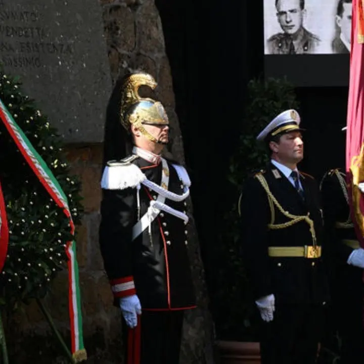 Mattarella al Mausoleo delle Fosse Ardeatine per rendere omaggio alle vittime dell‘eccidio