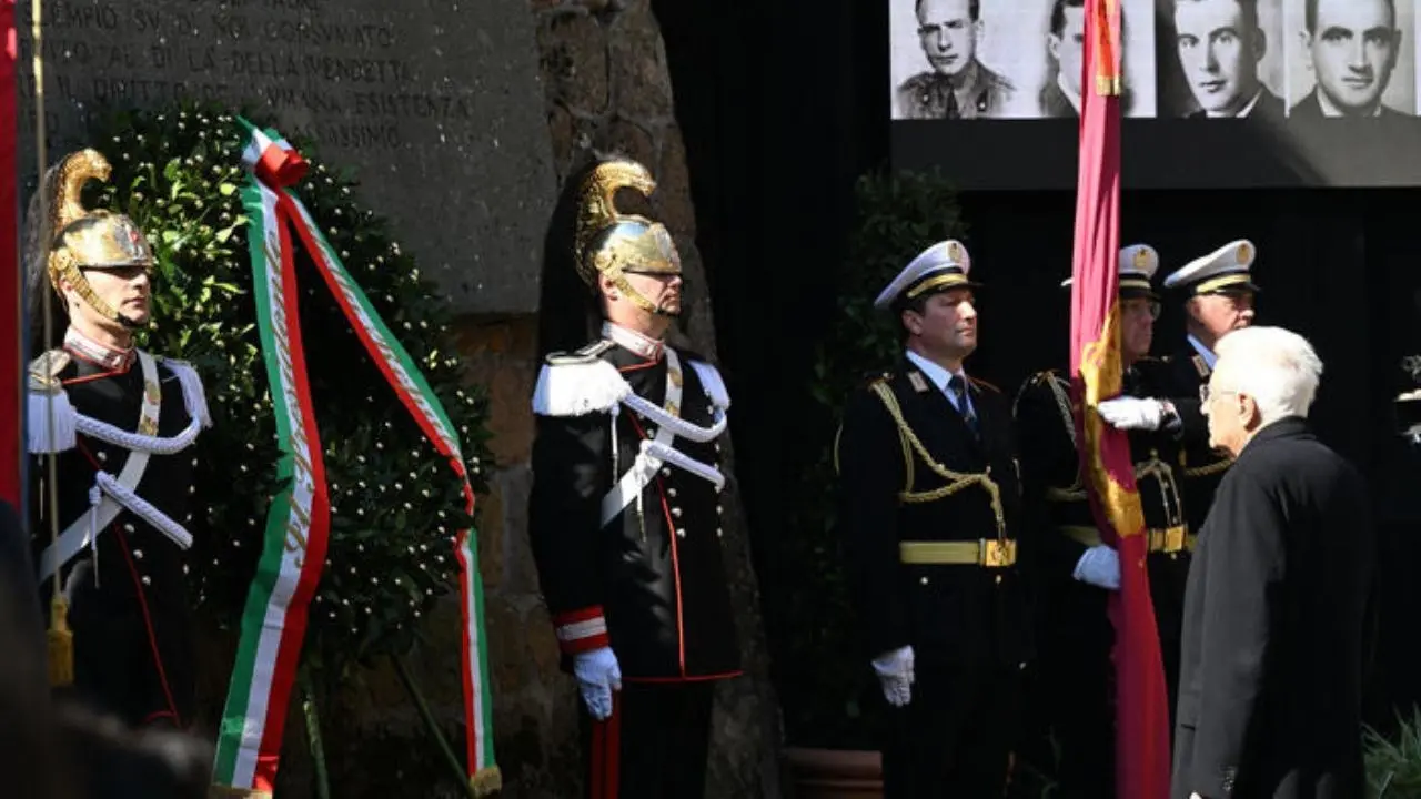 Mattarella al Mausoleo delle Fosse Ardeatine per rendere omaggio alle vittime dell‘eccidio