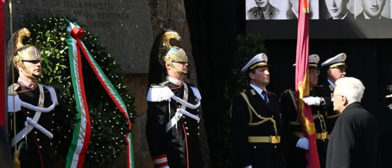 Mattarella al Mausoleo delle Fosse Ardeatine per rendere omaggio alle vittime dell‘eccidio