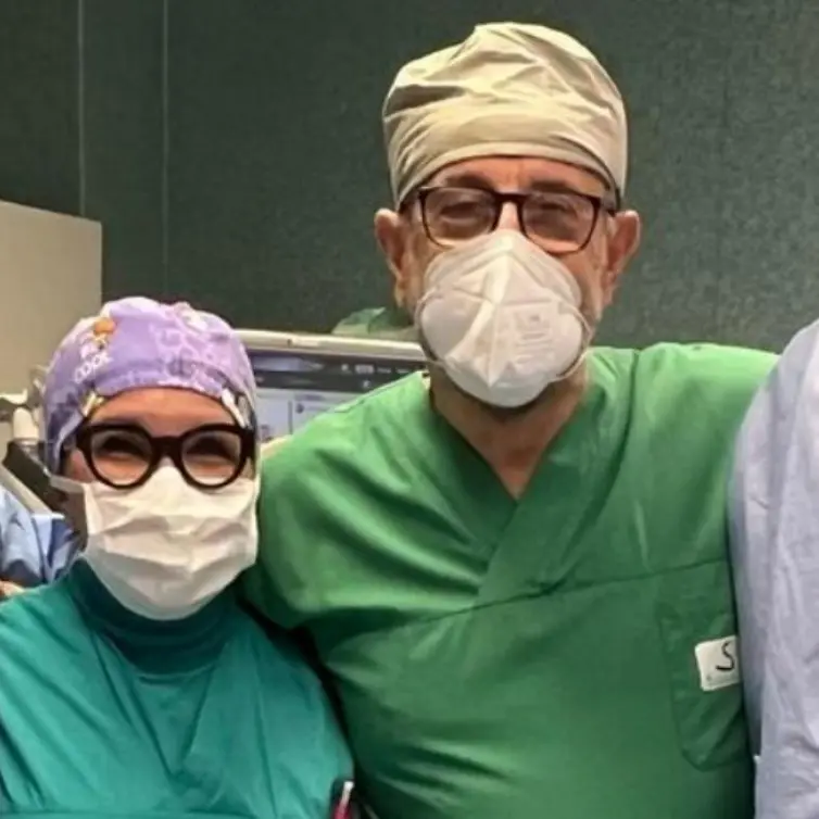 Torna a vedere grazie all’autotrapianto: all’ospedale di Torino primo intervento al mondo