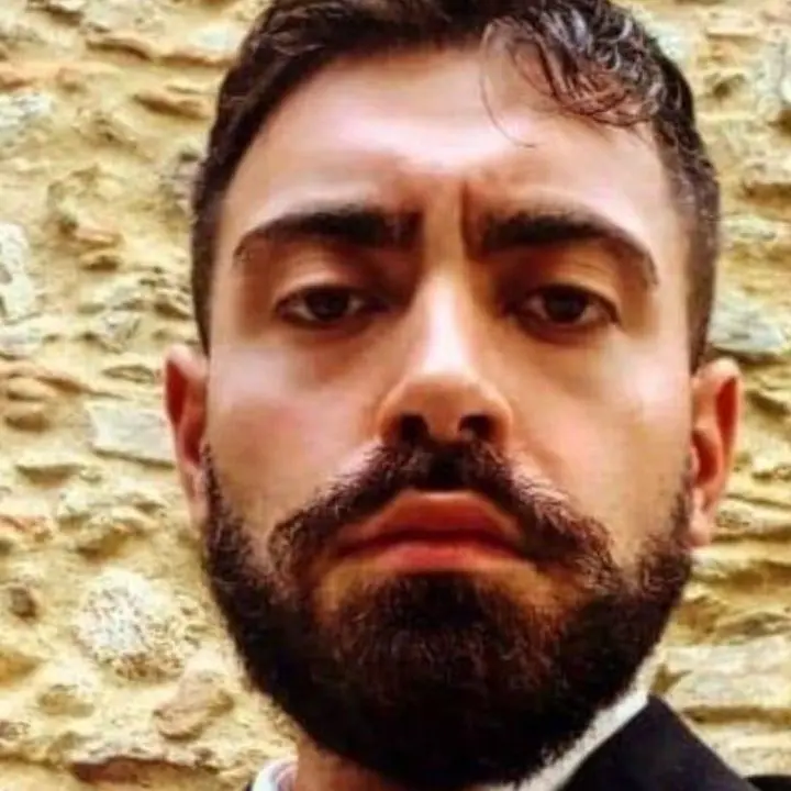 I mille volti di Lorenzo: attore, interprete e musicista. Una tempesta perfetta di arte e cultura
