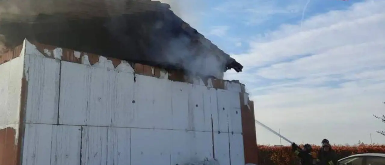 Esplode una palazzina nel Padovano: morta una donna, in salvo il marito e i due figli