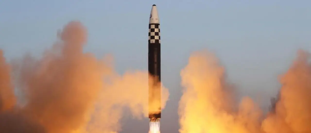 La Corea del Nord lancia un nuovo missile balistico verso il Mar del Giappone