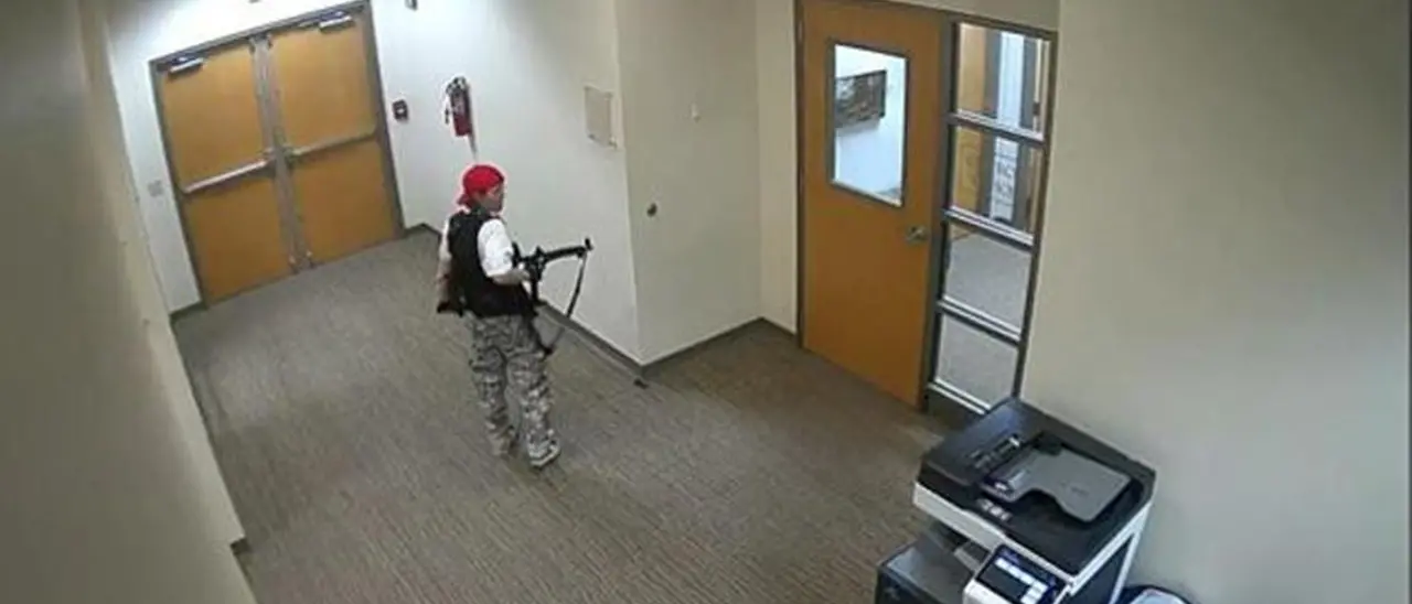 Spara in una scuola negli Usa e ammazza tre bambini e tre adulti: era una ex alunna