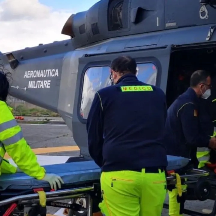 Donna colpita da infarto sull’isola di Lipari trasferita d’urgenza con un elicottero militare a Messina