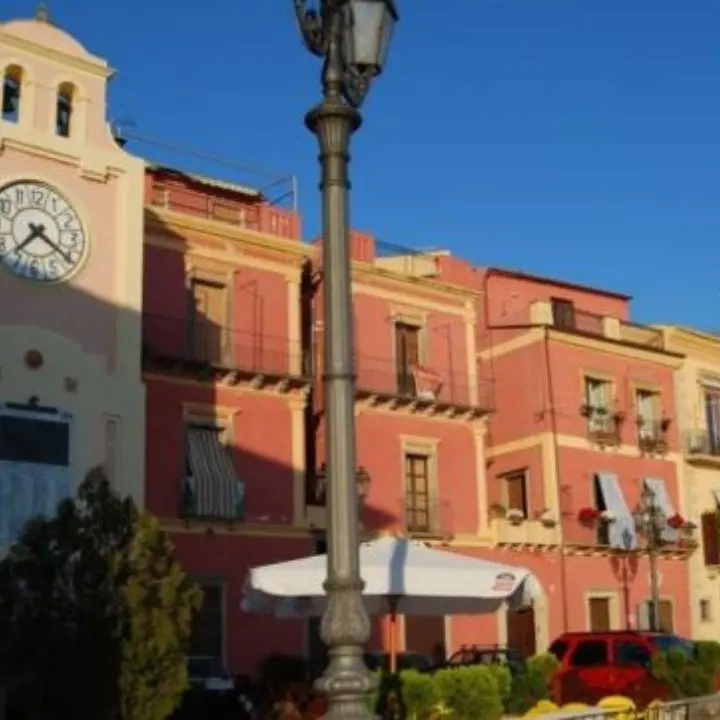 Fuscaldo, danneggiata l’auto di un consigliere comunale: scatta la denuncia