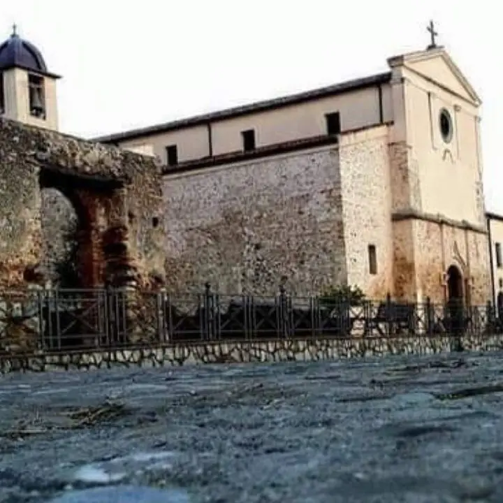 Ladri in azione in chiesa nel Cosentino, rubate offerte dalla cassetta delle elemosine