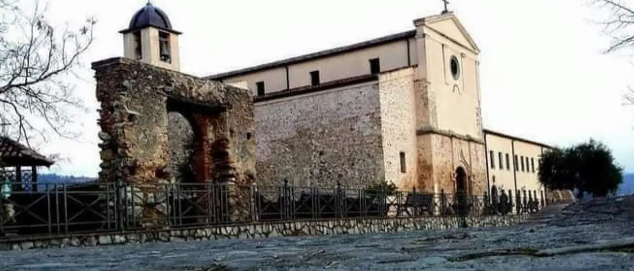 Ladri in azione in chiesa nel Cosentino, rubate offerte dalla cassetta delle elemosine