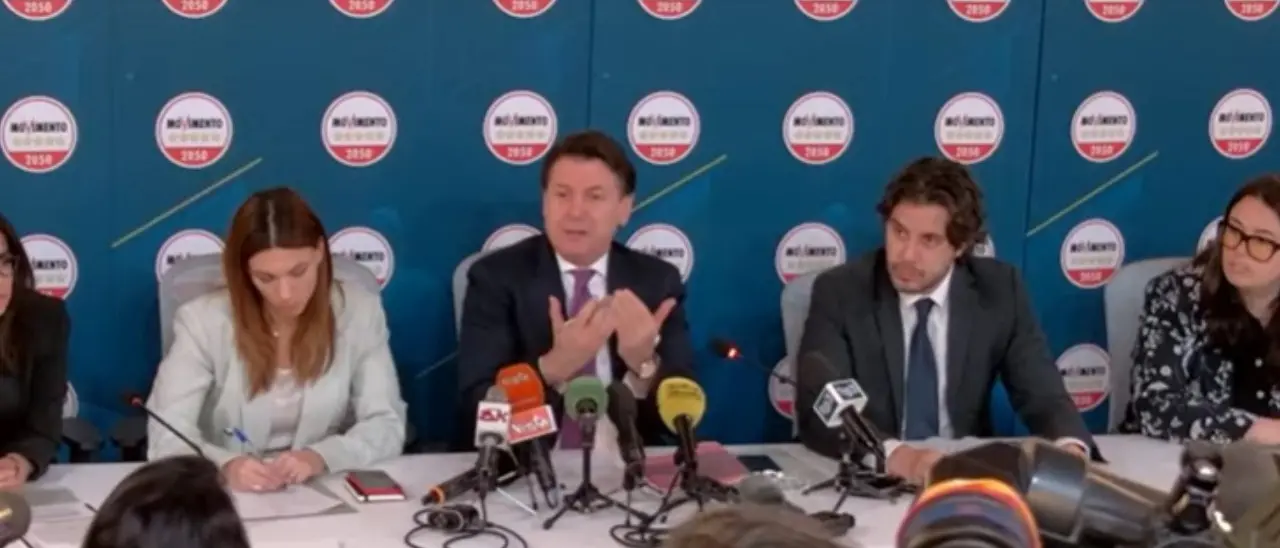 La maggioranza prova a cambiare le regole del voto. Conte (M5s) attacca: «Si vuole sovvertire la democrazia»