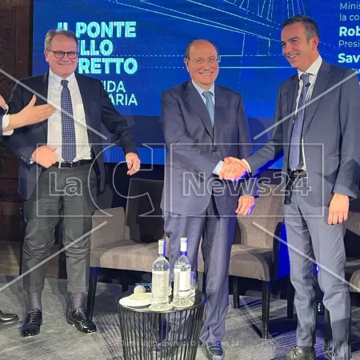 Occhiuto e Schifani firmano il patto simbolico per il Ponte sullo Stretto