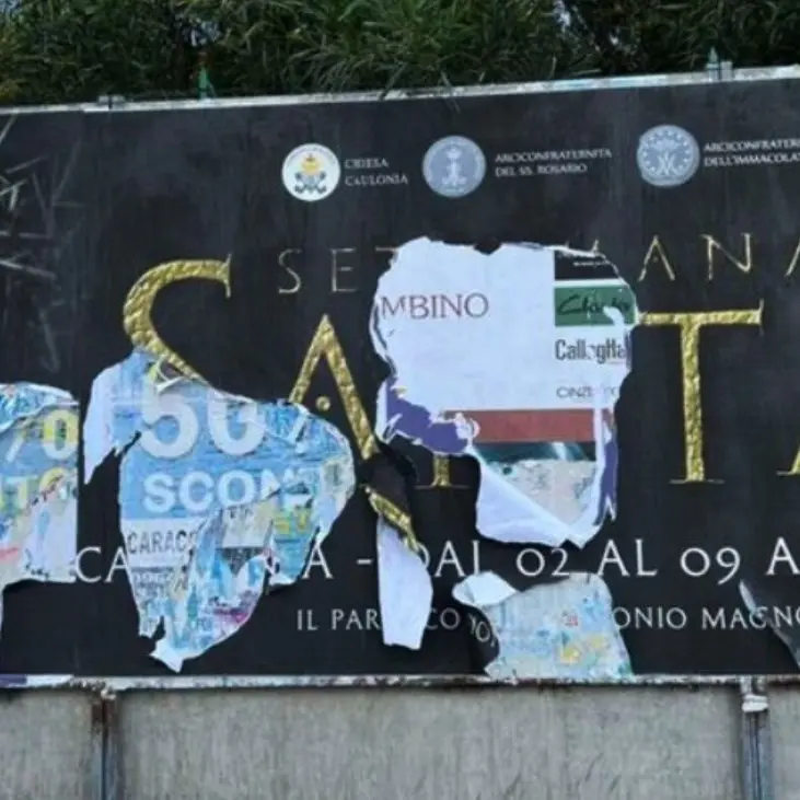 Vandali in azione a Caulonia, strappati i manifesti della Settimana Santa: la denuncia del parroco