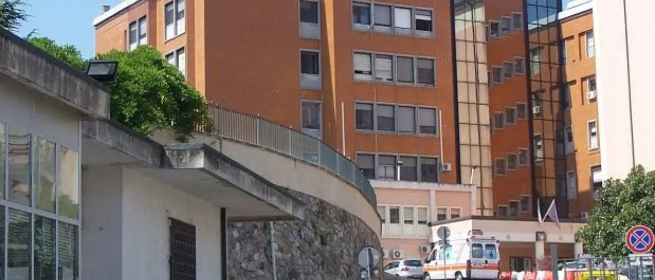 Dal 29enne morto al pronto soccorso al rischio chiusura di Ginecologia: tensioni a Corigliano-Rossano