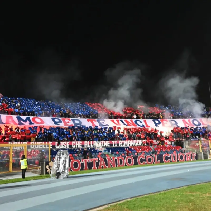 Cosenza, la Curva Nord torna a tifare: «Ma Guarascio vada via»