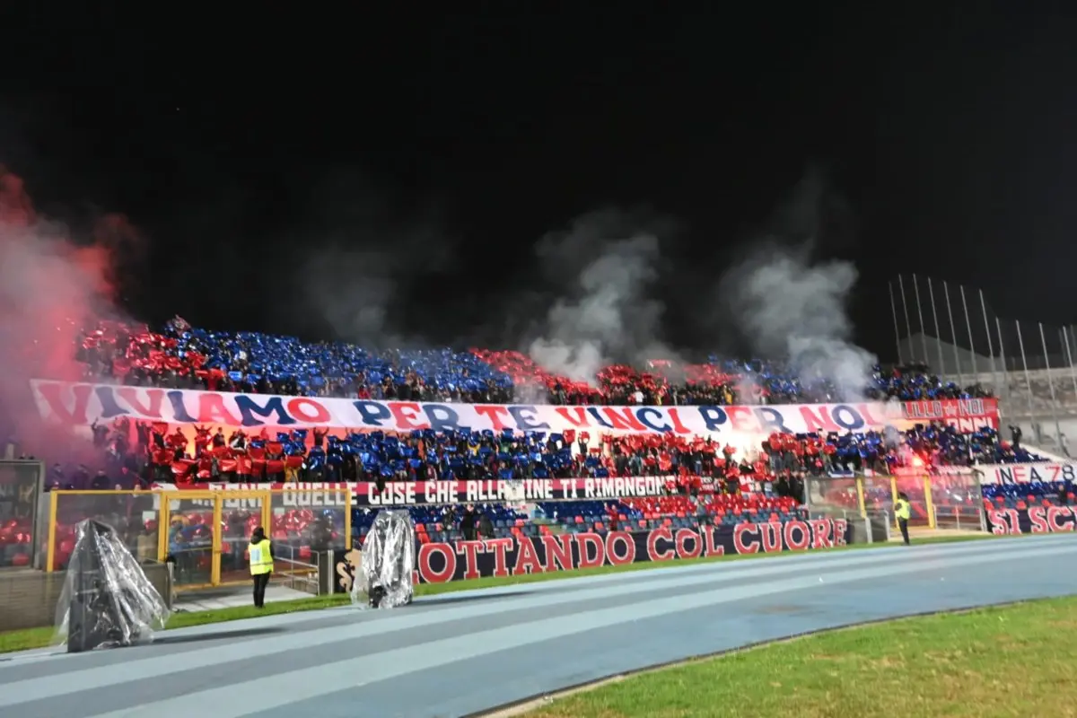 Cosenza, la Curva Nord torna a tifare: «Ma Guarascio vada via»