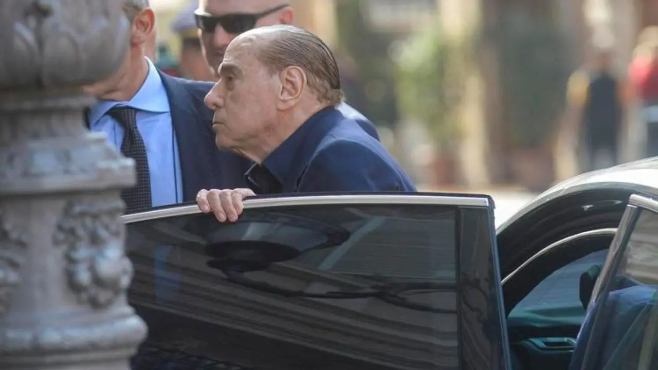 Silvio Berlusconi dimesso dal San Raffaele di Milano: era stato ricoverato lunedì scorso