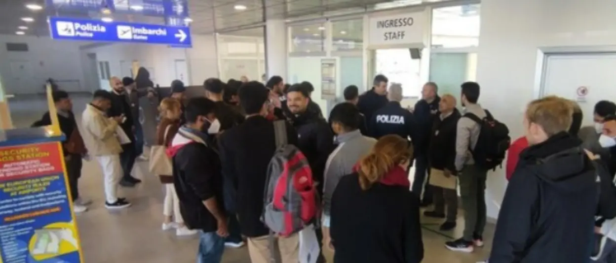 Naufragio di Cutro, gli ultimi 32 superstiti lasciano l’Italia: potranno riunirsi alle famiglie in Germania