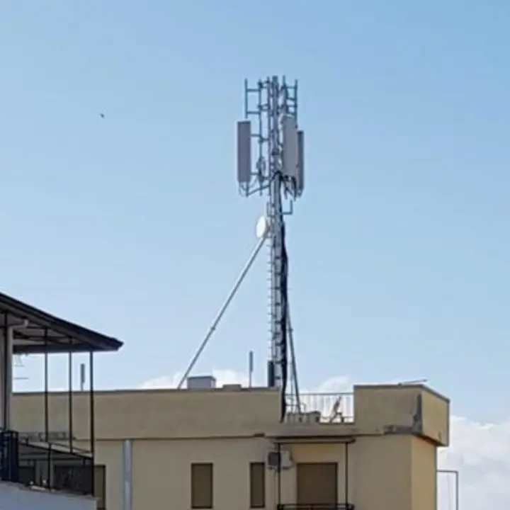 Corigliano Rossano, installati due nuovi ripetitori per la telefonia mobile: domani sit-in dei cittadini