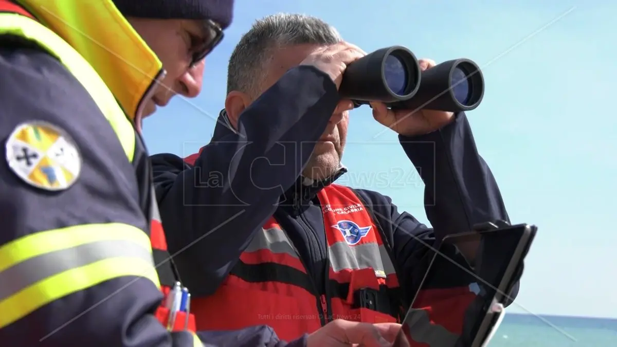 Naufragio di Cutro, ancora una decina i migranti dispersi: il report dell’incontro in Prefettura