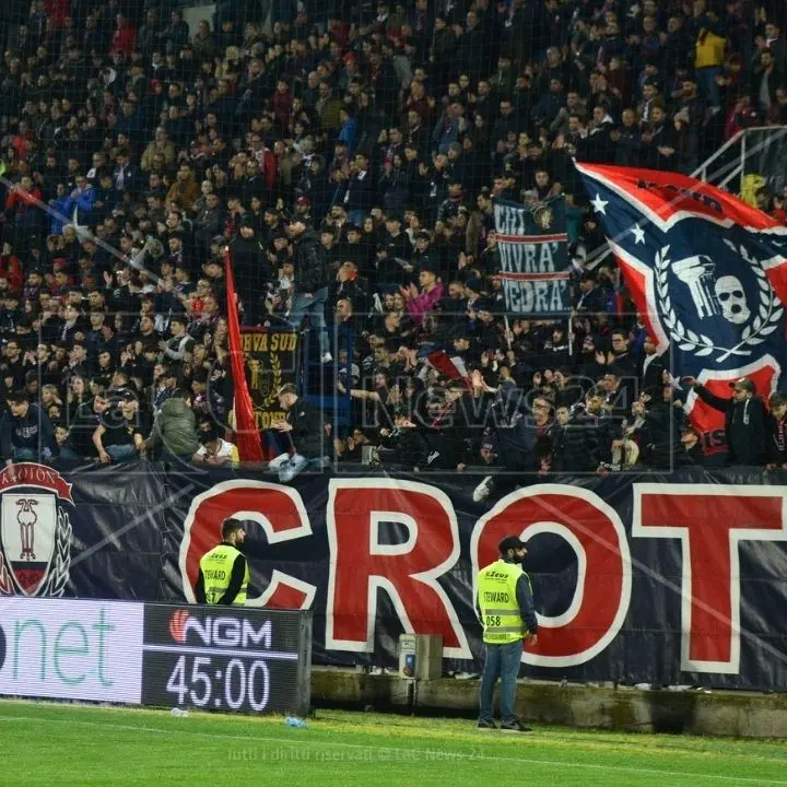 Serie C, il Crotone ospita il Taranto nel giorno della festa per i primi 100 anni del club