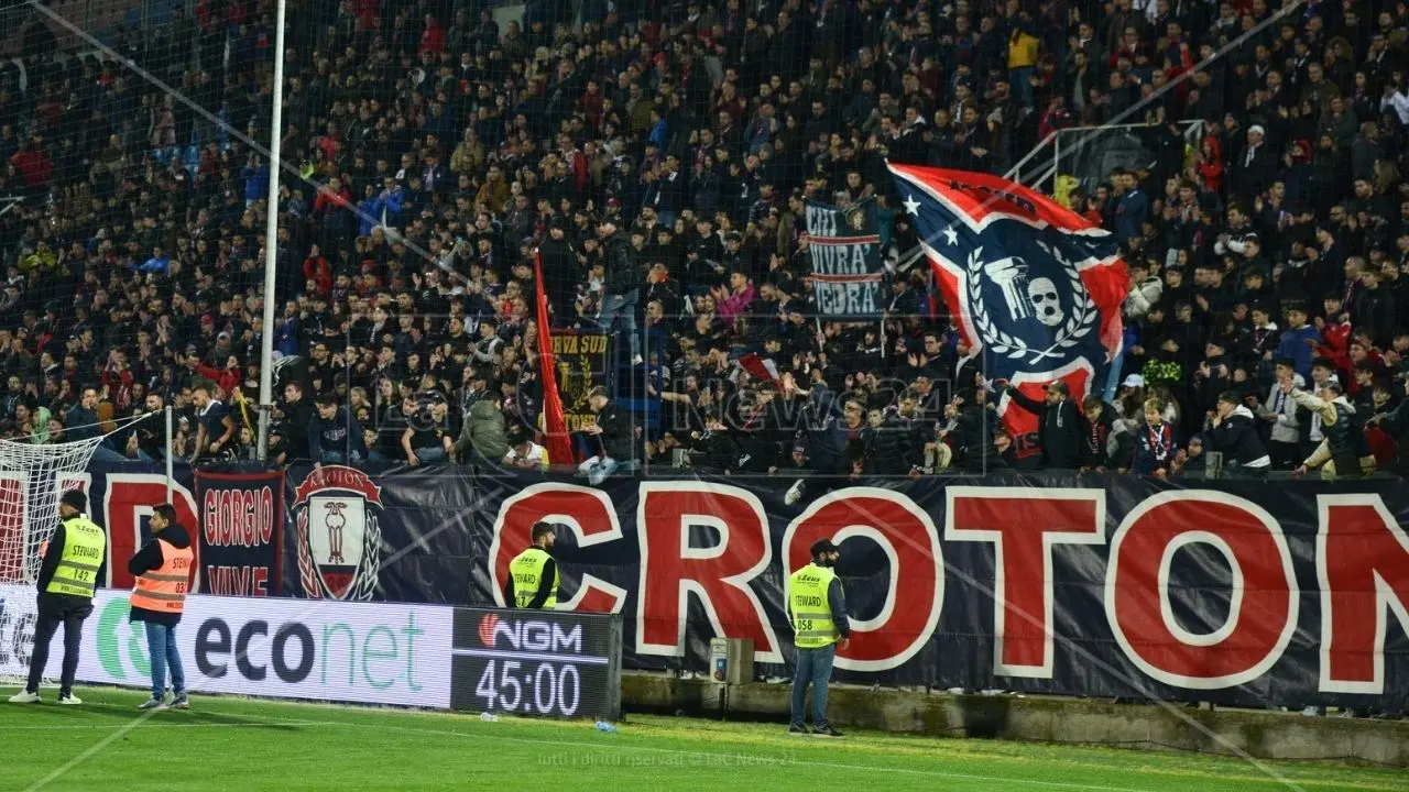 Serie C, il Crotone ospita il Taranto nel giorno della festa per i primi 100 anni del club