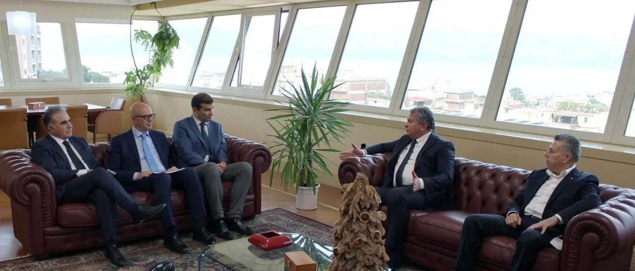 In 3 anni spesa da 71mila euro per arredare gli uffici del presidente del Consiglio regionale a Reggio e Catanzaro