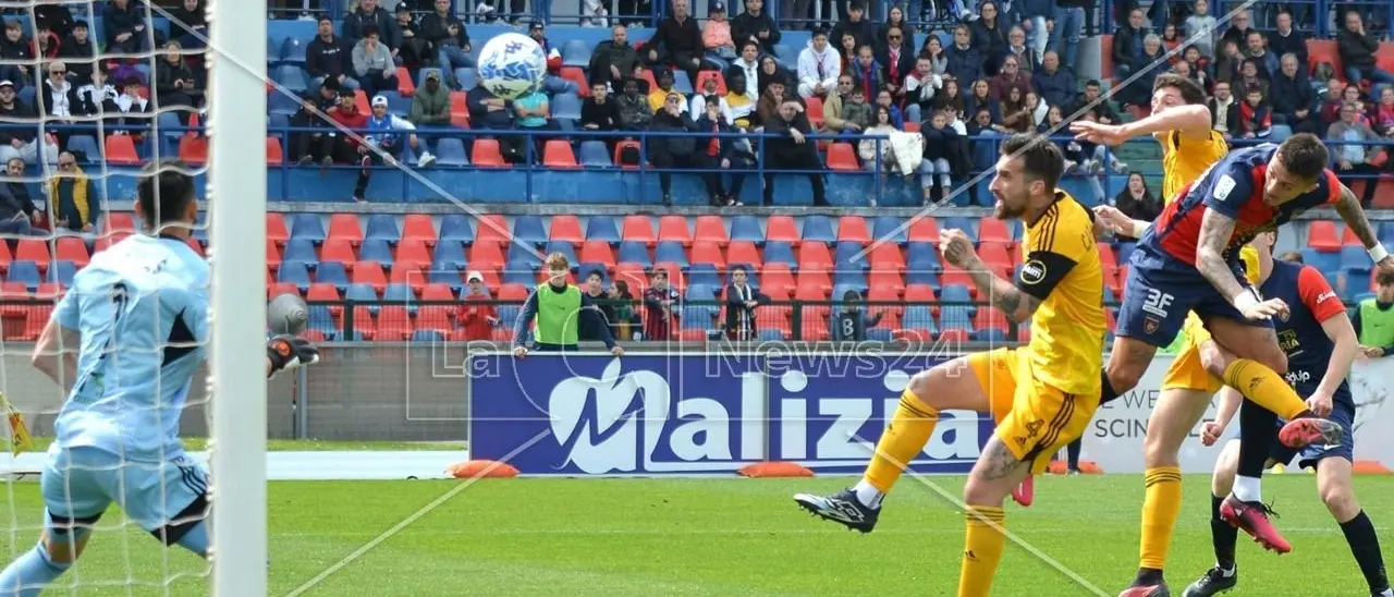Il Cosenza batte il Pisa al Marulla: decisivo un colpo di testa di Nasti