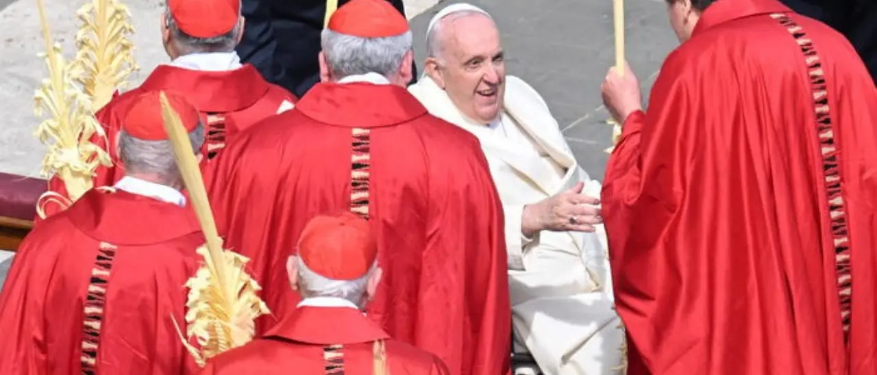 Papa Francesco a Piazza San Pietro per la messa: «Anche io ho bisogno che Gesù mi accarezzi»