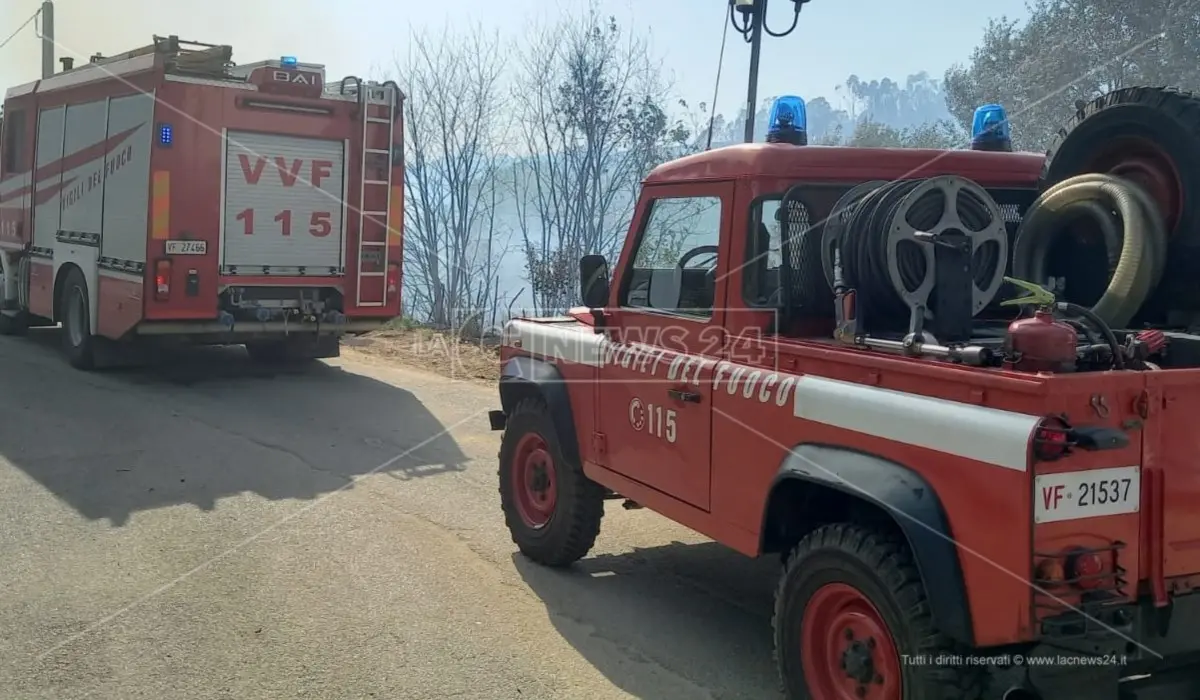 Incendio in una casa a Cutro, 72enne tratta in salvo dai carabinieri