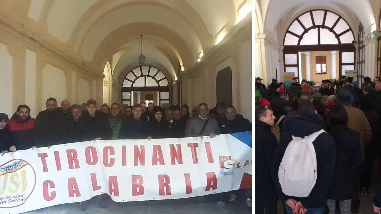 I tirocinanti calabresi protestano all’interno della Prefettura, Usb: «Contrattualizzazione lenta»