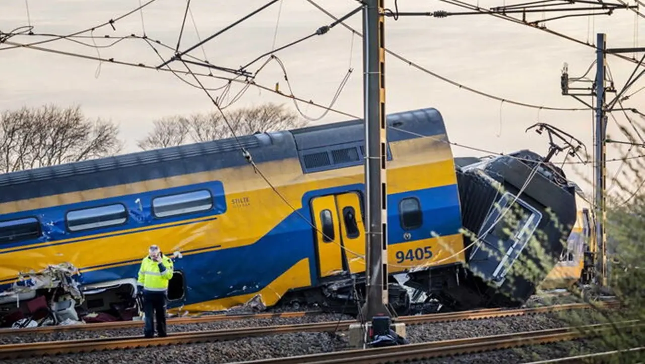 Treno deraglia in Olanda: un morto e trenta feriti di cui molti sono gravi