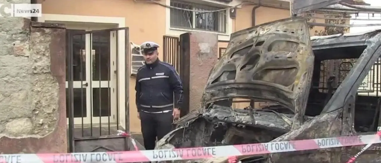 Mileto, incendiarono il camion di una ditta che si era rifiutata di pagare il pizzo: individuati i presunti responsabili
