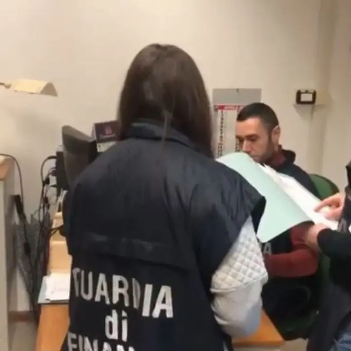 Sequestri a società pubblicitaria liquidata a Milano e trasferita in Calabria: «Debiti mostruosi nei confronti del Fisco»