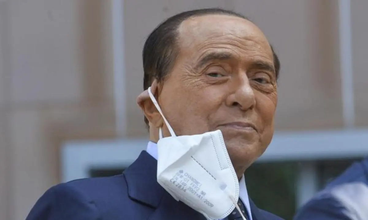 Silvio Berlusconi nuovamente ricoverato al San Raffale di Milano. È in terapia intensiva