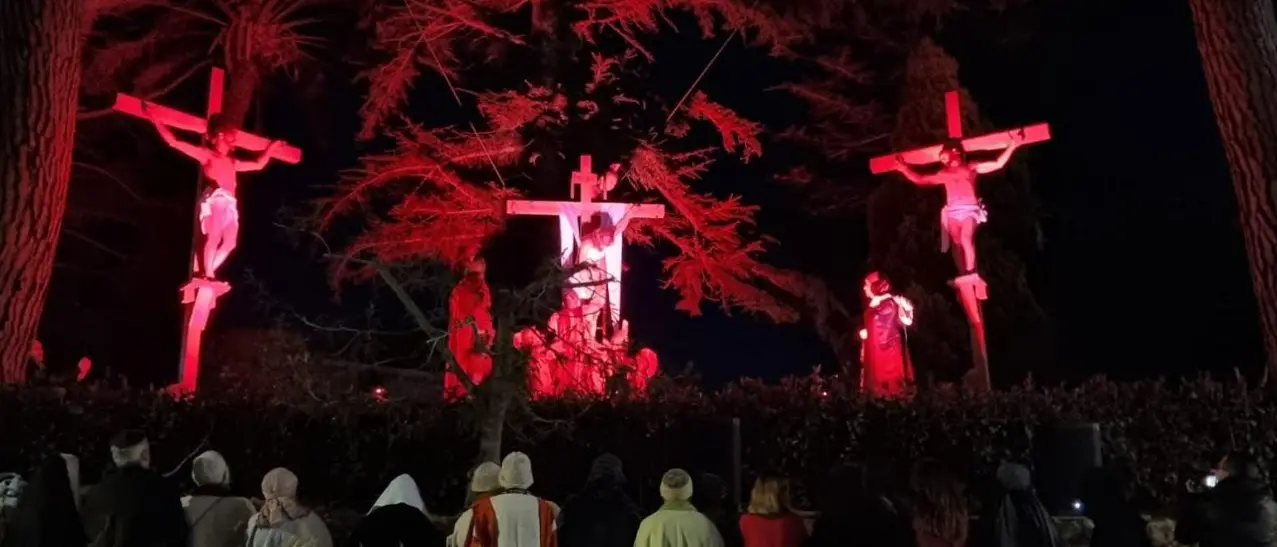 San Costantino Calabro: ampia partecipazione per la suggestiva rappresentazione della Passione vivente
