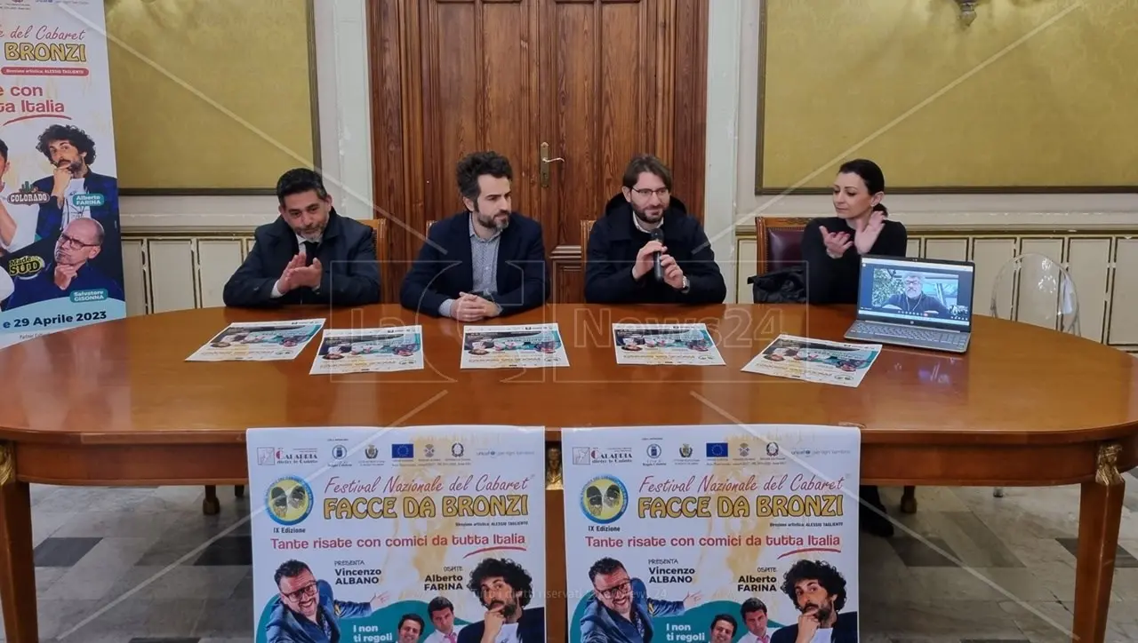 “Facce da bronzi 2023”, a Reggio presentato il festival che lancia i futuri comici