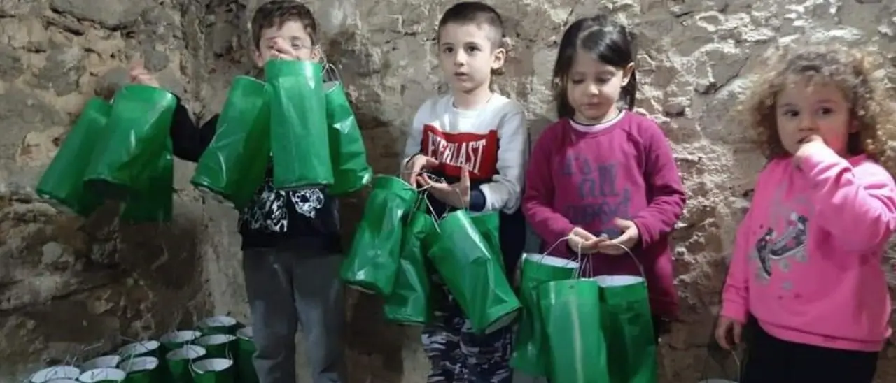 Naca di Davoli, anche i bambini all’opera per illuminare la notte del Venerdì Santo