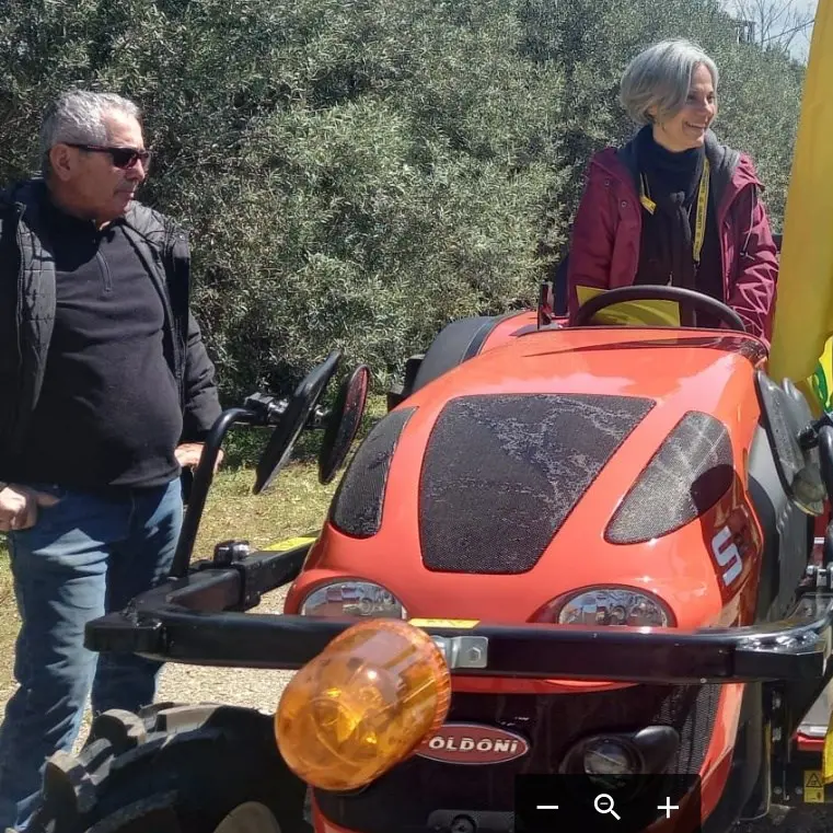 Furti e danneggiamenti ad azienda del Cosentino, Coldiretti Calabria dona un trattore