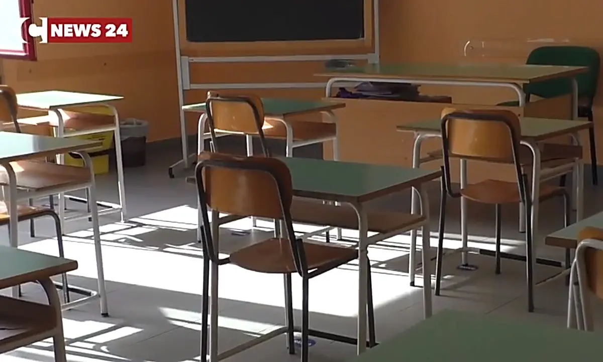 Fa pregare i bambini in classe, maestra sospesa per 20 giorni