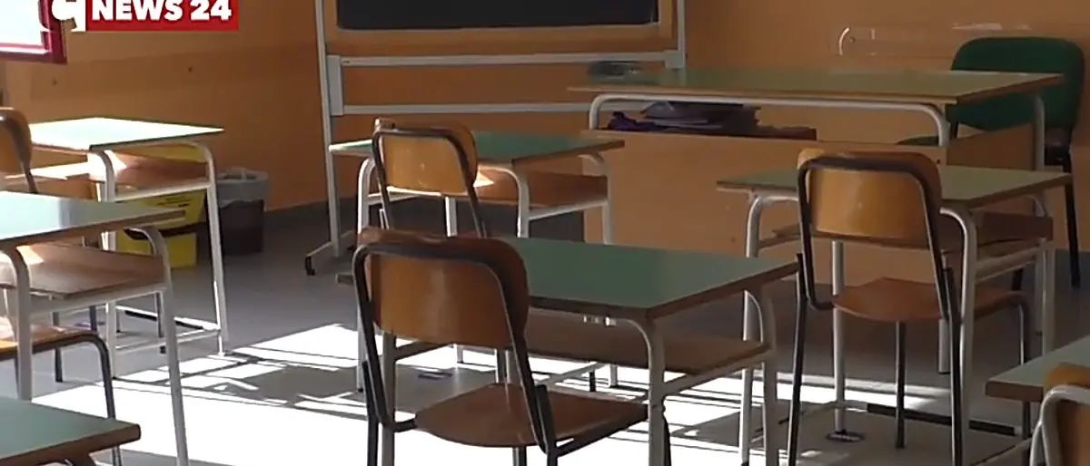 Fa pregare i bambini in classe, maestra sospesa per 20 giorni