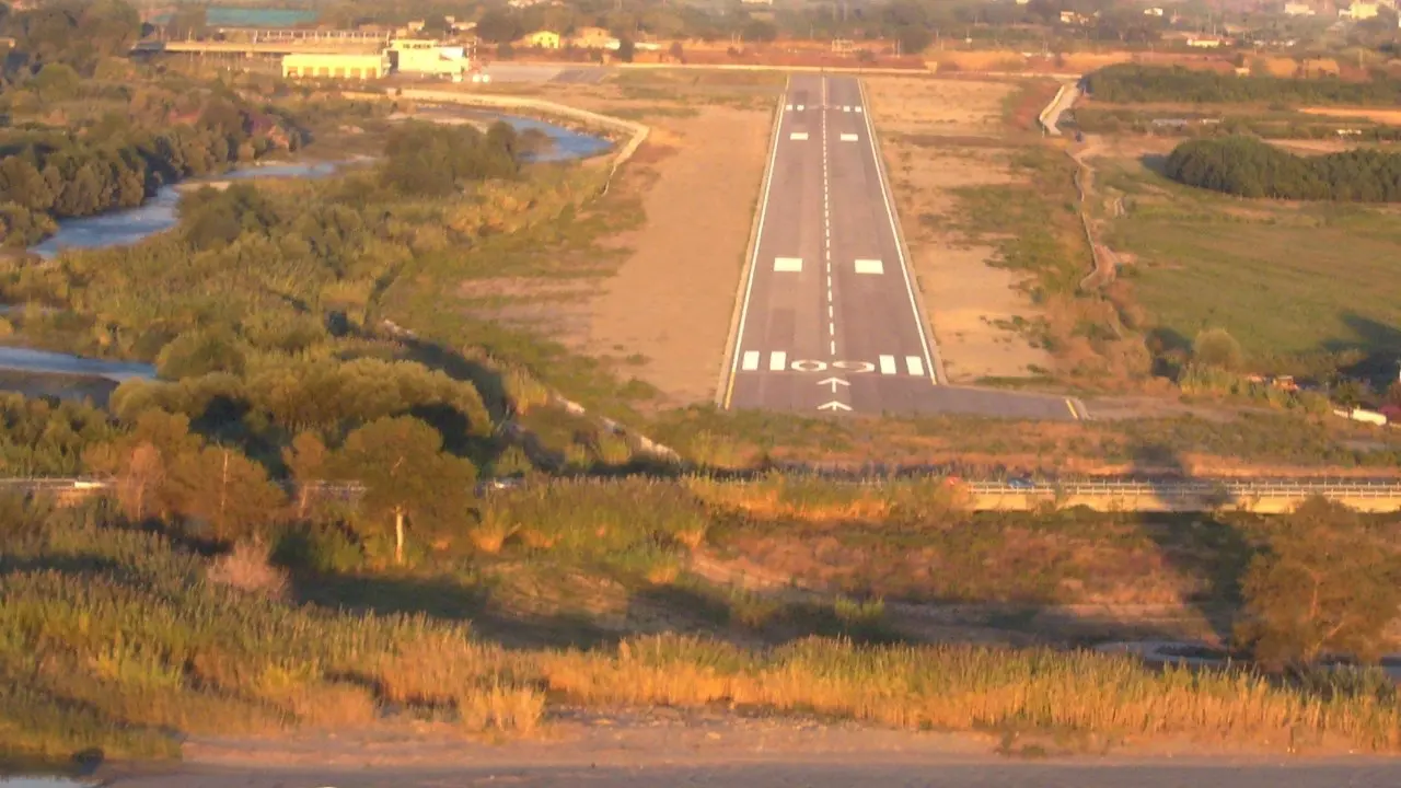 L’aeroporto di Scalea verso la chiusura, l’ente gestore: «Nessun rilancio né futuro, il Comune ha abbandonato lo scalo»