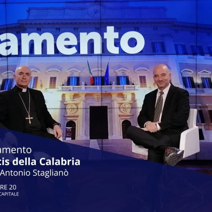 Dal significato della Via crucis ai temi della guerra e dei migranti: monsignor Staglianò ospite di Piazza Parlamento