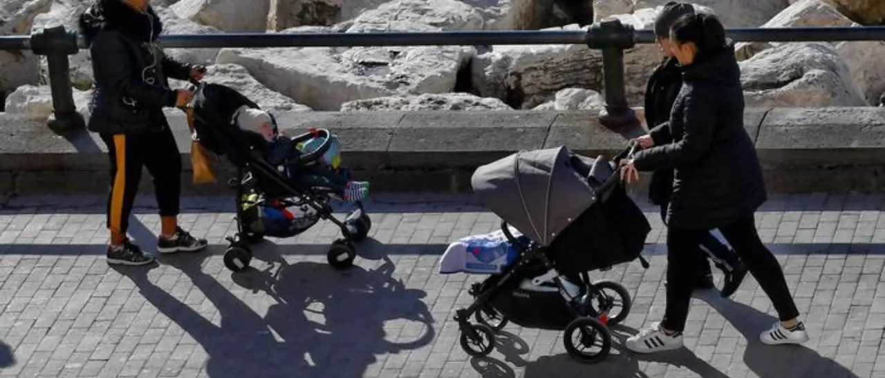 L’Italia è sempre più un Paese per vecchi: nel 2022 natalità ai minimi storici